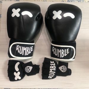 Rumble Wink Boxing Gloves - 14oz